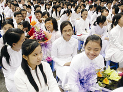 Lễ khai giảng sáng 4/9/2008 tại trường THPT Nhân Chính (Thanh Xuân, Hà Nội) - Ảnh: Phạm Yên.